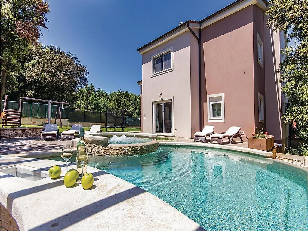 Cozy Home In Pula With Outdoor Swimming Pool クロアチア
