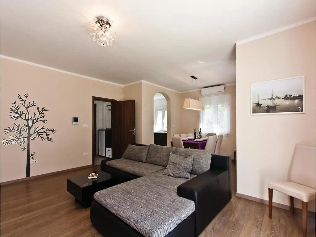 Cozy Home In Pula With Outdoor Swimming Pool 0*,