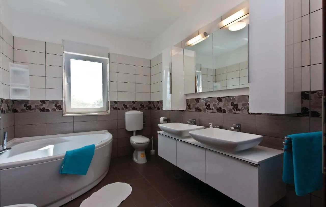 Cozy Home In Pula With Outdoor Swimming Pool 0*,